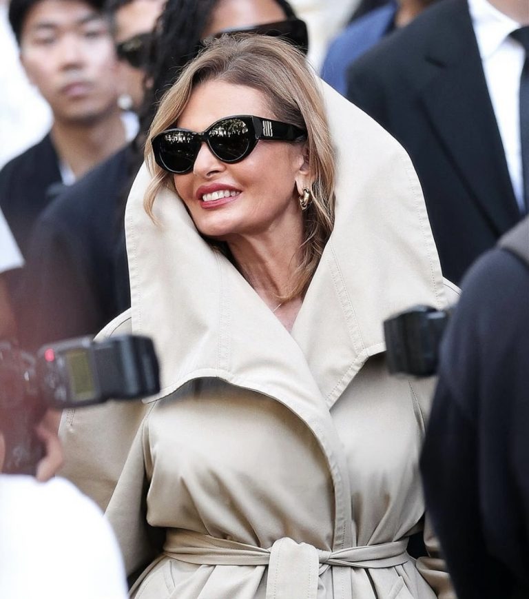 صور .. اغرب إطلالات يسرا من بالنسياجا في أسبوع الموضة في باريس