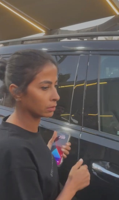 بملامح حزينة.. روبي أول الحضور في عزاء طليقها سامح عبدالعزيز