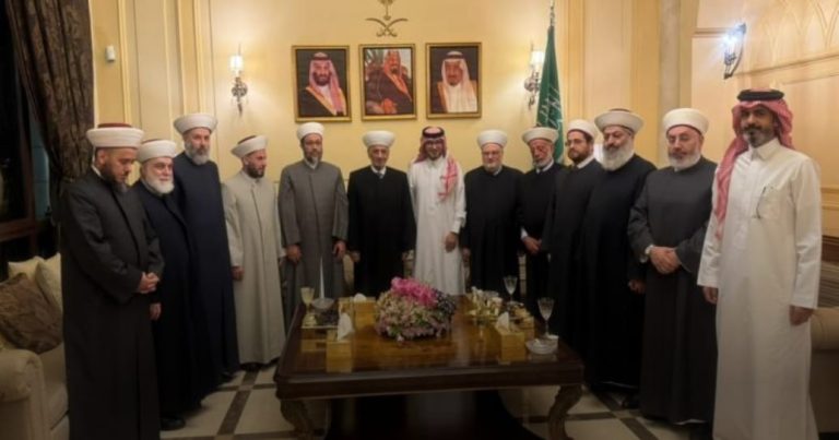 دريان التقى بخاري… دار الفتوى: للتعاطي بإيجابية مع الورقة الأميركية المتفق عليها عربياً