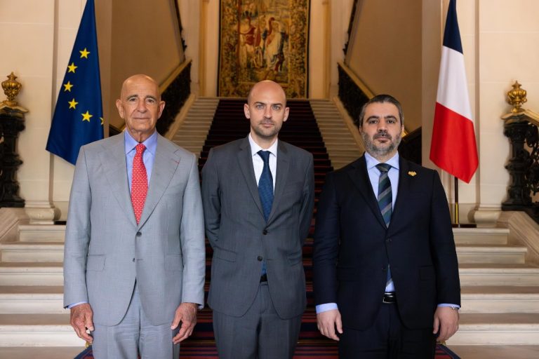 اتفاق ثلاثي سوري – أميركي – فرنسي يدعم مسار الانتقال السياسي في سوريا