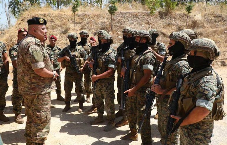 رئيس الأركان يتفقد قيادة فوج المغاوير ويطّلع على سير اختبارات التطوع بصفة تلميذ رتيب