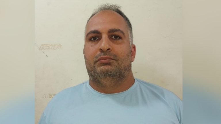 وظائف وهمية وابتزاز مصوّر… قوى الأمن تطيح بـ”محتال المنظمات الدولية