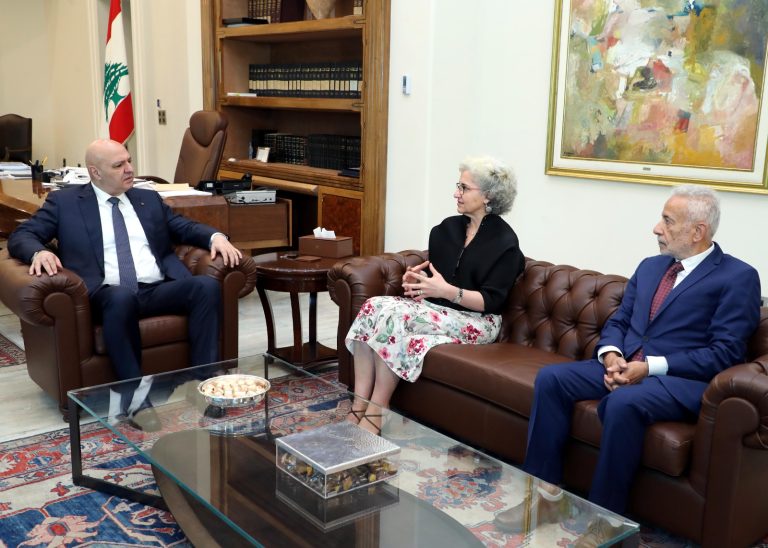 عون يفتح أبواب بعبدا للملفات التربوية والاقتصادية والدبلوماسية: الصناعة أولوية، والتعليم الرسمي في صلب الاهتمام