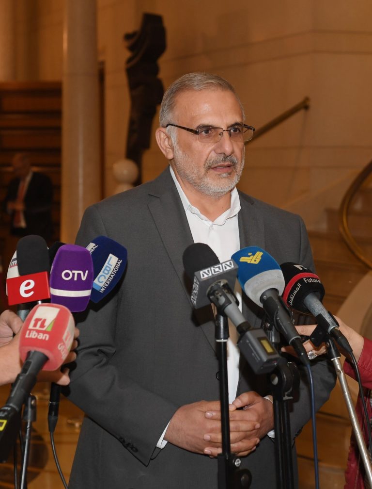 “زيارة لاريجاني ناجحة”… المقداد: سلاح حزب الله باقٍ حتى زوال الاعتداءات الإسرائيلية