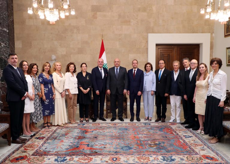 الرئيس عون ترأس الاجتماع الأول للجنة المعنية بالتفاوض لترسيم الحدود مع قبرص واستقبل المدير الجديد للبنك الدولي في لبنان