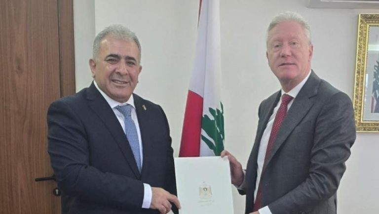سفير فلسطين الجديد يُسلّم أوراق اعتماده إلى وزير الخارجية ويجدد دعم فلسطين لاستقرار لبنان وسيادته
