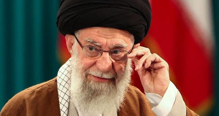 خامنئي: إيران لن تنصاع للهيمنة الأميركية