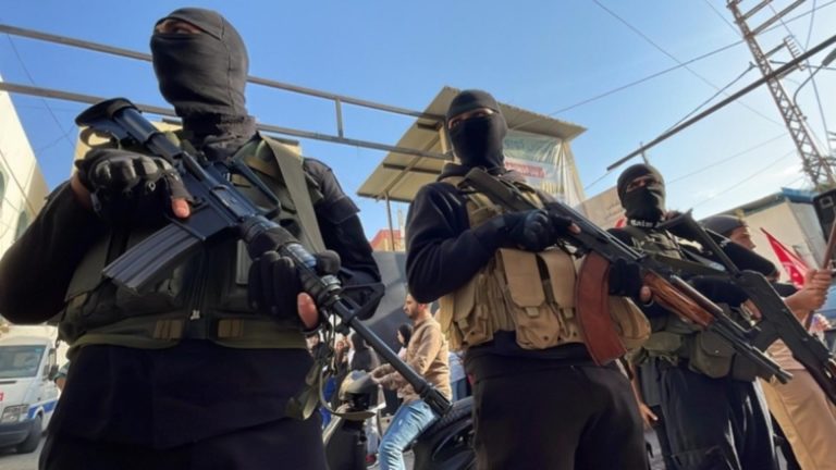 بدء المرحلة الأولى من تسليم السلاح داخل المخيمات الفلسطينية انطلاقًا من برج البراجنة