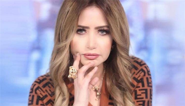 مي العيدان تهاجم نوال الزغبي :“نوال الزغبي الصوت شاخ ولن يصلح العري ما أفسده الدهر”