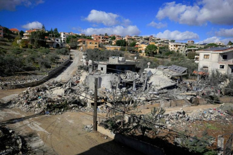 أثناء سرقتهم المنازل المدمرة جنوباً… “كمينٌ محكم” يوقف 3 أشخاص!