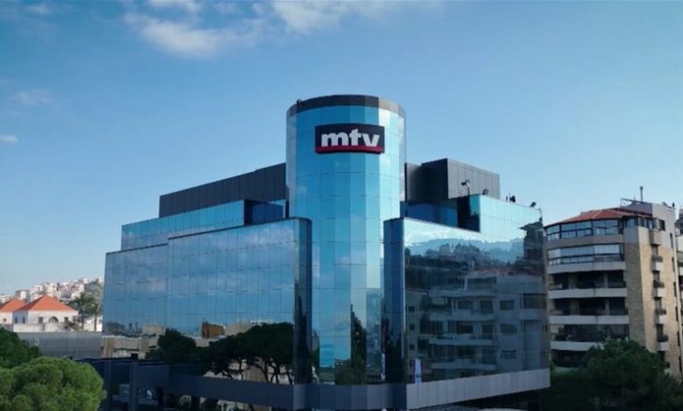 بسبب عمليات التجميل.. إدارة الـ MTV أوقفت الإعلامية دينا فاخوري عن الهواء إليكم ما كشفته