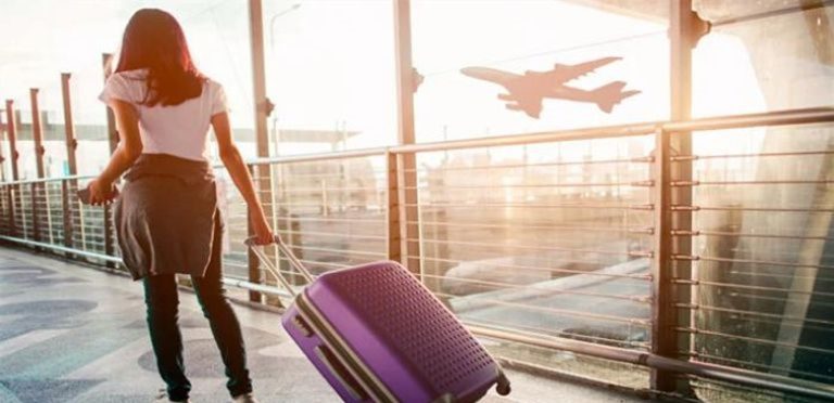 فنانة تُغادر لبنان مع عائلتها: الوداع ليس سهلاً (صورة)