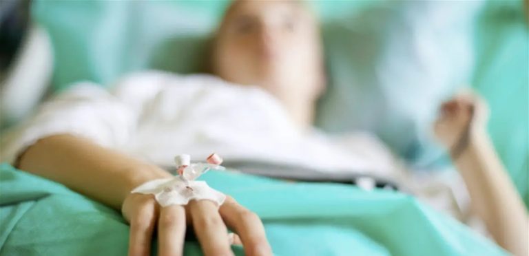 فنانة قديرة في المستشفى… وهذا ما كشفه إعلاميّ عن وضعها الصحيّ