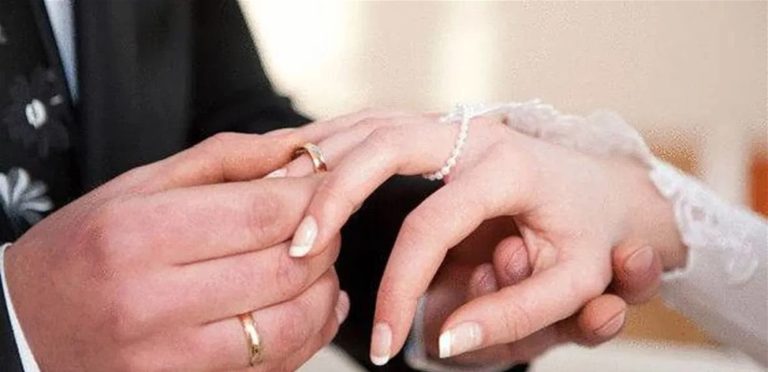 راقصة وممثلة غائبة عن الساحة الفنية تحسم حقيقة زواجها من عم أنغام… وهذا ما أعلنته