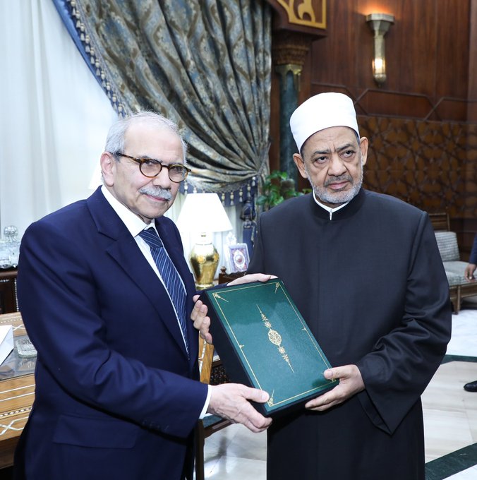 سلام يزور شيخ الأزهر في القاهرة ويؤكد أهمية وثيقة الأخوة الإنسانية