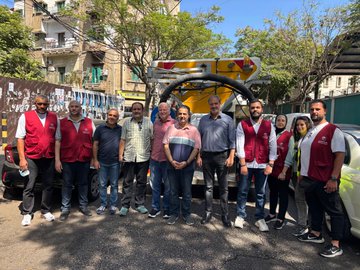 مؤسسة مخزومي تطلق حملة ردم الحفر وتزفيت شوارع بيروت