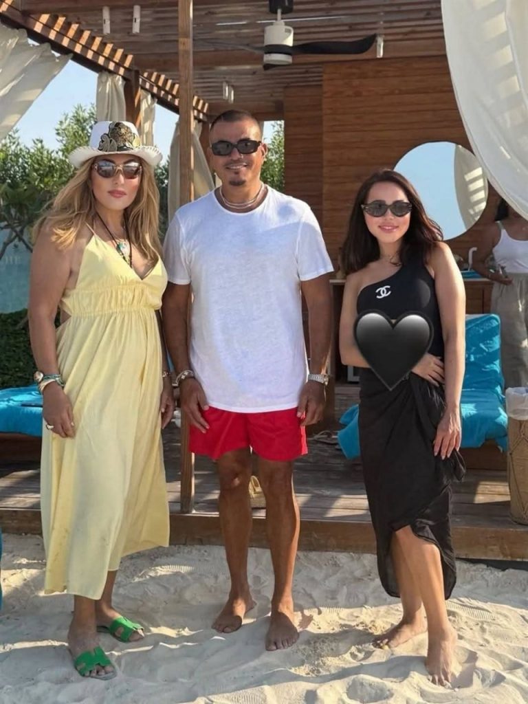 برفقة عمرو دياب.. أحدث ظهور لـ نادية الجندي في الساحل الشمالي: «أحلى صحاب»