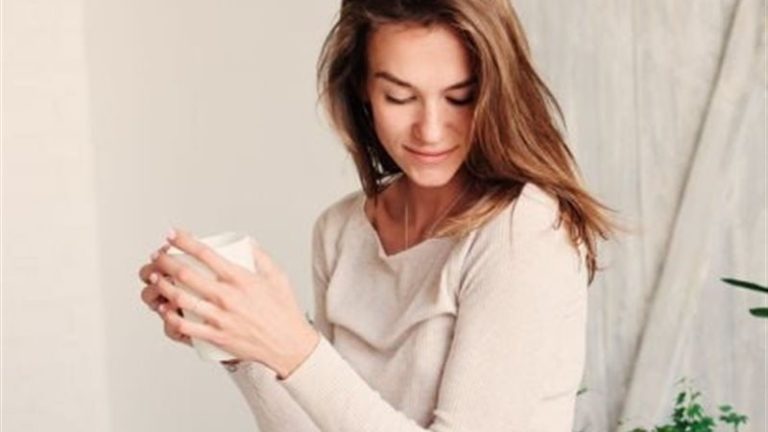 تصرفات قد تضعف أنوثتك دون أن تدري.. هكذا تحافظين عليها