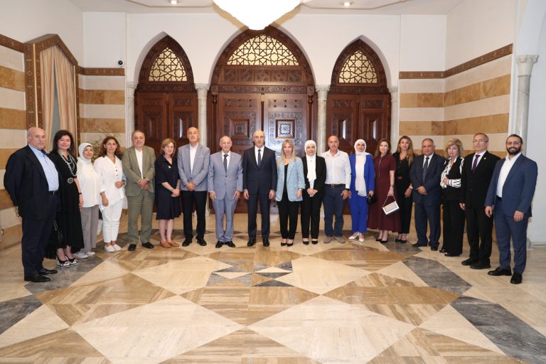 وفد جمعية متخرجي المقاصد عرض مع وزير الداخلية هواجس أبناء العاصمة: خطة لمعالجة الفوضى وتعزيز الأمن