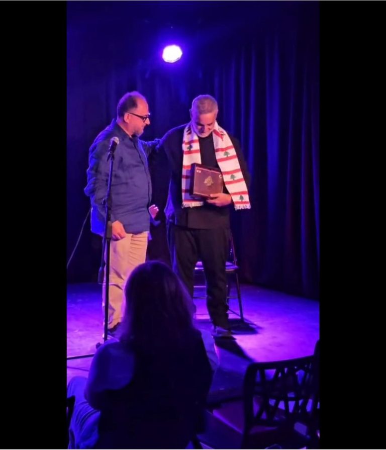 جو قديح مكرَّمًا من المجلس الوطني للعلم اللبناني: المسرح يقاوم ويُكرِّم لبنان