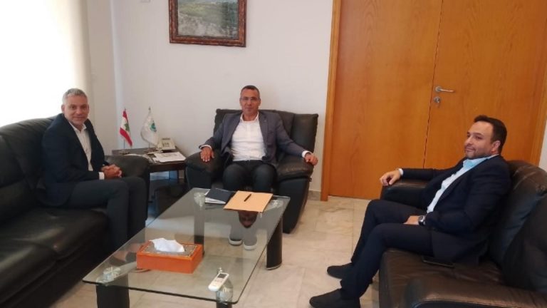 وزير الزراعة ونقابة المهندسين يواصلان التنسيق لتنظيم استخدام الأدوية الزراعية