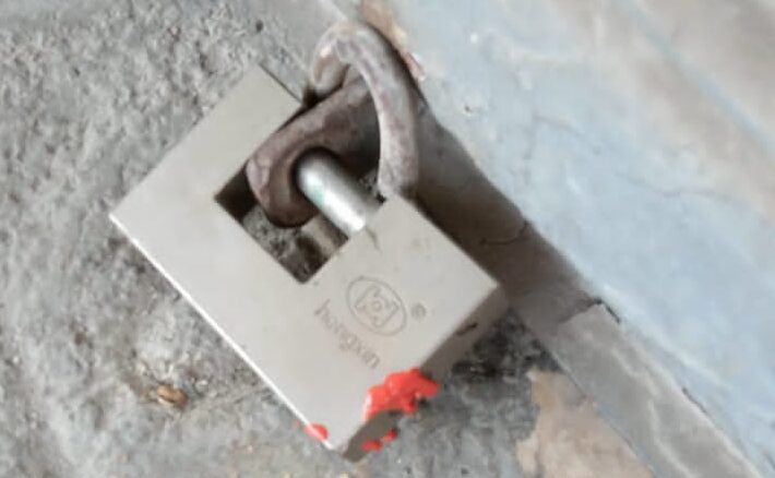 إقفال معمل لانشون في تعنايل وختمه بالشمع الأحمر لمخالفته المواصفات الغذائية