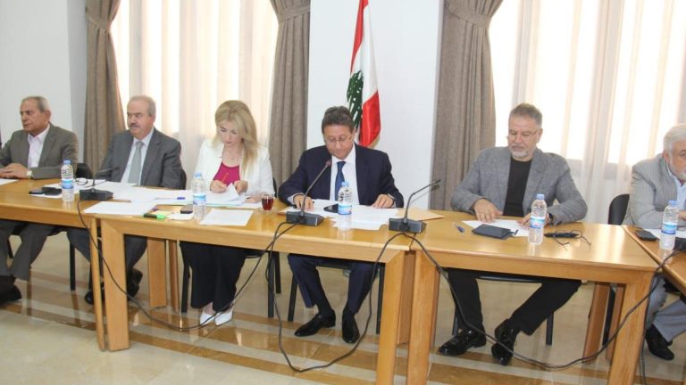 لجنة المال والموازنة تقر ثلاثة بنود وتؤجل رابعاً يتعلق بتعويض نهاية الخدمة