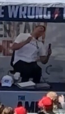 بالفيديو إغتيال الناشط المحافظ المؤيد لاسرائيل كيرك في إطلاق نار بولاية يوتا