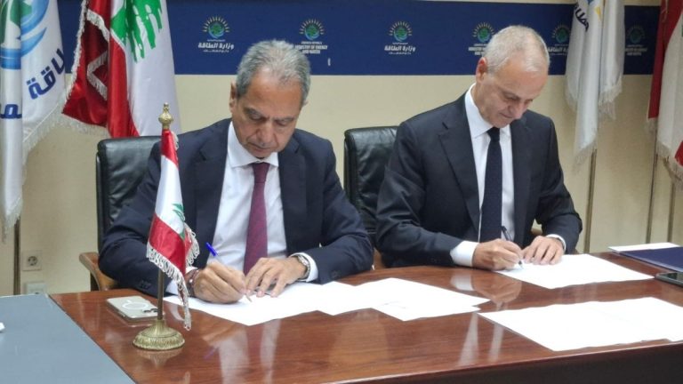 بتكلفة أقل ونحدّ من التلوث… الصدّي يوقّع عقود إنشاء 3 مزارع للطاقة الشمسية