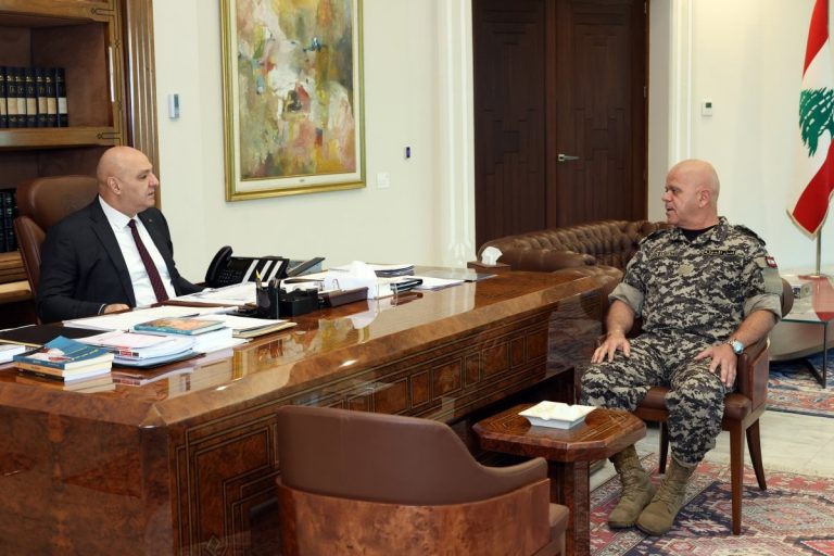 عون يثني على جهود أمن الدولة في مواجهة الفساد