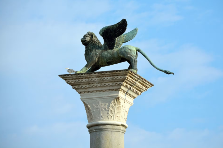 مفاجأة خارج التوقعات… سر تمثال أسد البندقية ينكشف!