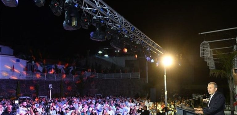 توتر في عشاء “التيار” في عكار بحضور عون وباسيل