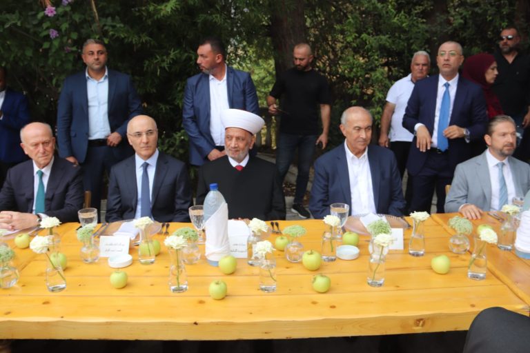 النائب فيصل كرامي يقيم غداءً تكريمياً على شرف مفتي الجمهورية دريان ويؤكد التمسك بالطائف وحصرية السلاح بيد الدولة