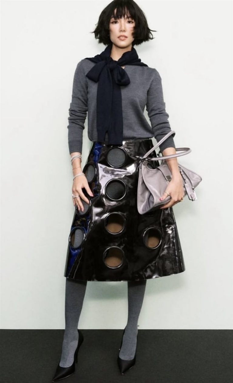 التنورة الجلد تتألق من جديد: خيار مثالي لكل المناسبات