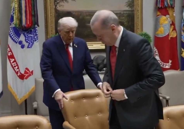 فيديو مثير للجدل: ترامب يسحب الكرسي لأردوغان في البيت الأبيض