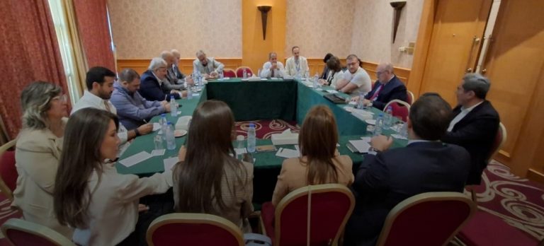 الصدي يتابع ملف الطاقة الشمسية مع حملة الرخص