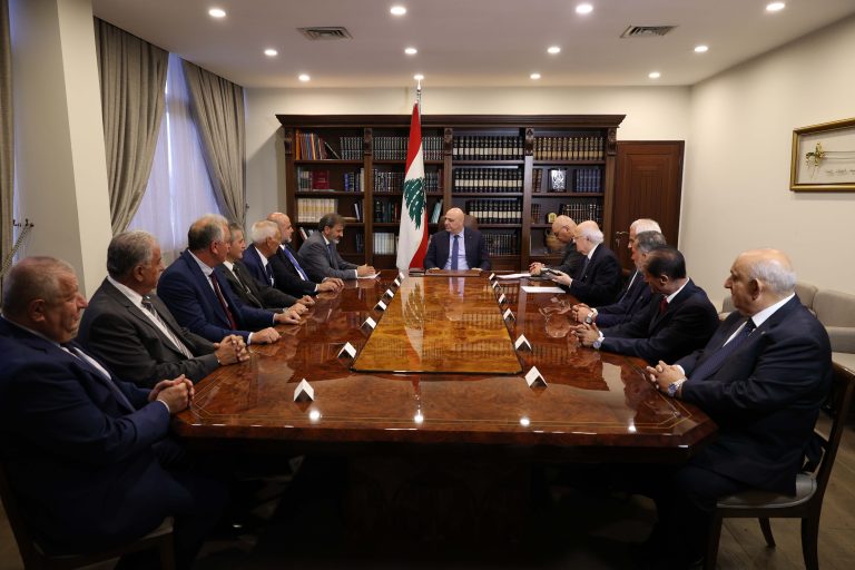 عون في بعبدا: رفضٌ لزيادة الأقساط غير المبررة، دعمٌ للتحول الرقمي، وتشديد على التنظيم والسلامة في مختلف القطاعات