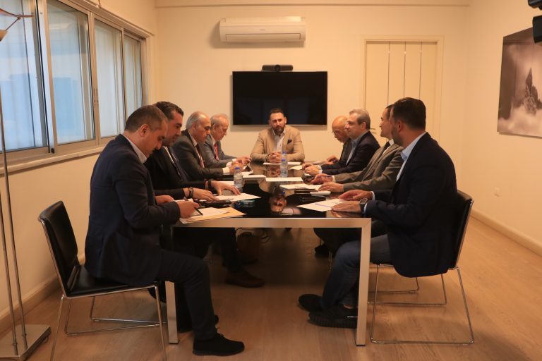 اللقاء الديموقراطي حصر السلاح بيد الشرعية ورفض أي تأجيل للانتخابات