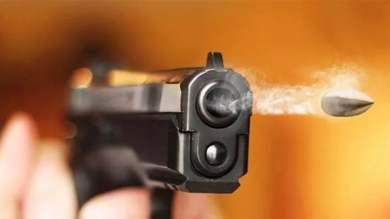 أطلق النار على أقاربه وهرب