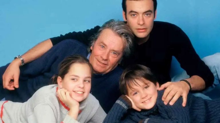 ابن آلان ديلون الأصغر يطعن في”الوصية الأخيرة” لوالده