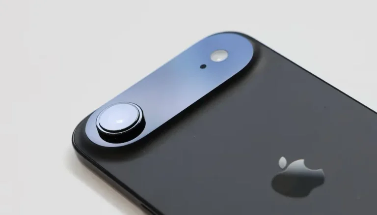 أبل تكشف عن هواتف آيفون 17 فائقة الرقة مع تحسينات في البطارية والكاميرا وسط تحديات في الذكاء الاصطناعي والحرب التجارية