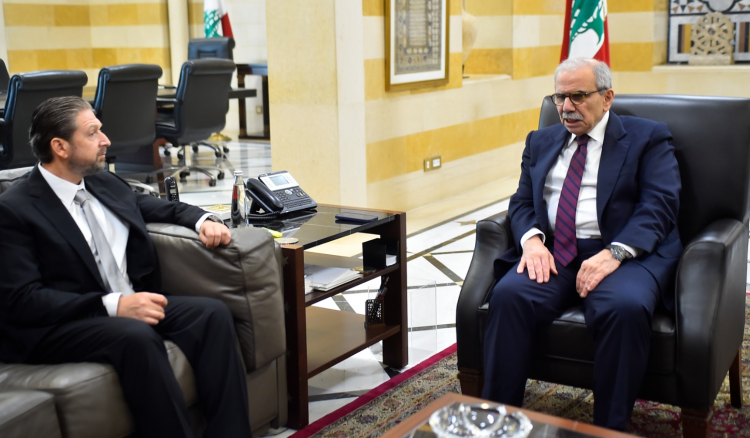 سلام عرض المستجدات السياسية والإنمائية مع كرامي ووفود من الميناء والقطاع الاقتصادي والدبلوماسي