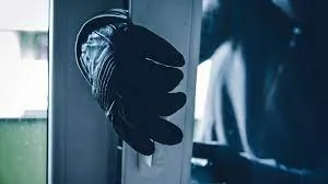 قصة صادمة جدًا… لص يرفع دعوى على متجر والسبب لا يُصدّق!