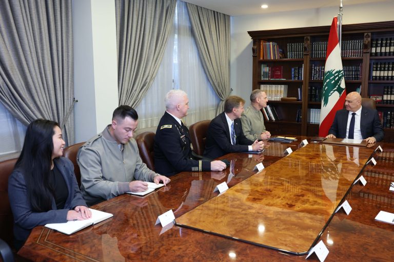 عون يؤكد على أهمية تفعيل لجنة الميكانيزم لوقف الاعتداءات الإسرائيلية والجنرال كليرفيلد يعلن اجتماعات دورية لتثبيت الهدنة