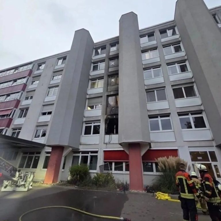 حريق داخل مستشفى … إصابة 20 شخصاً (صورة)