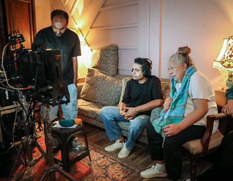 سمية الالفي تدعم ابنها احمد الفيشاوي وتزور بلاتوه سفاح التجمع