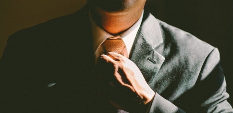 النائب معاتبا: ما فيكن تنطروني 7 دقائق؟