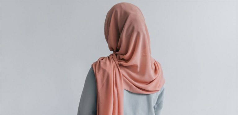 فاجأت جمهورها… إعلامية لبنانية تخلع حجابها (صورة)