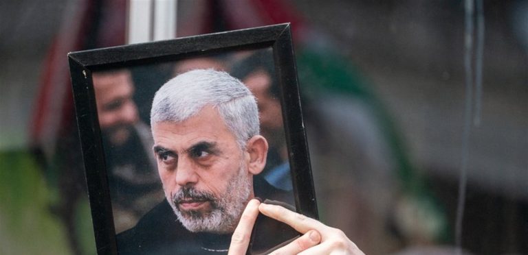 أسرارٌ تخرج إلى العلن… ما الذي عُثِرَ عليه داخل حاسوب السنوار بشأن هجوم 7 تشرين؟