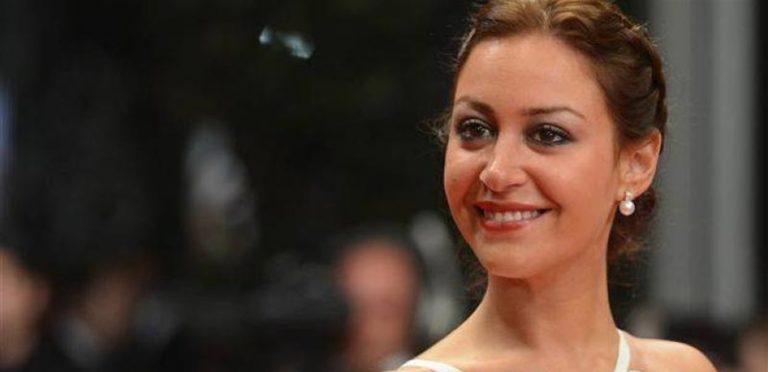 رسميًا.. منة شلبي تعلن زواجها